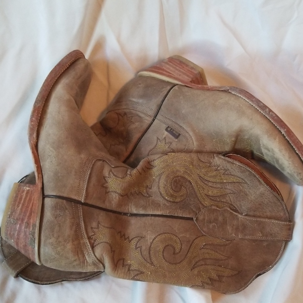 Boots - Picture 4 of 5
